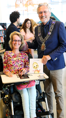 met de burgemeester op de foto