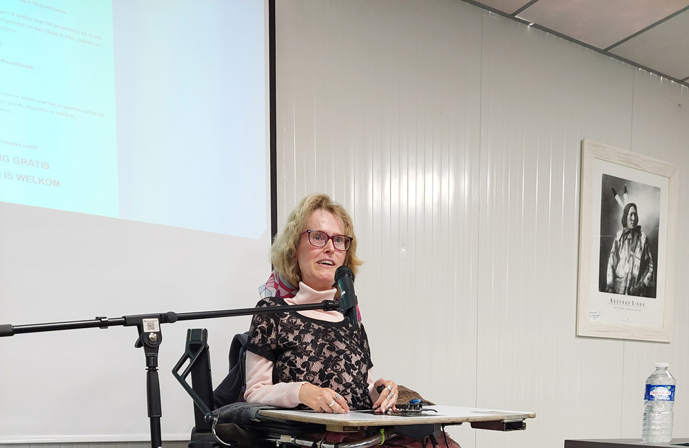 Op het podium tijdens de Kiva dag